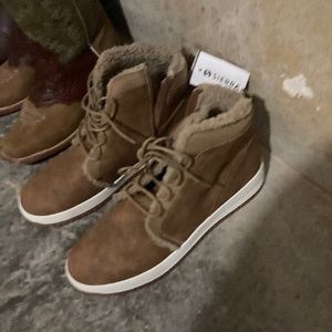 NWT winter boots
